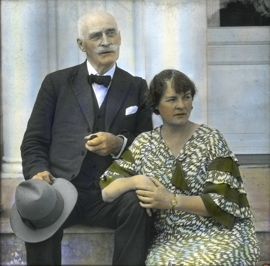 Knut Hamsun og hans kone Marie Hamsun handkolorert dias cropped